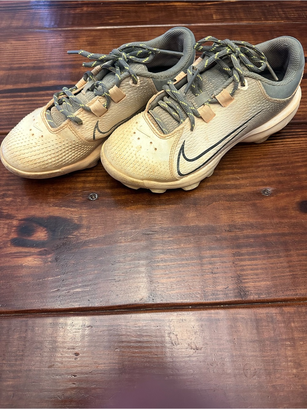 Nike Women's Hyperdiamond 4 Pro MCS Softball Cleats